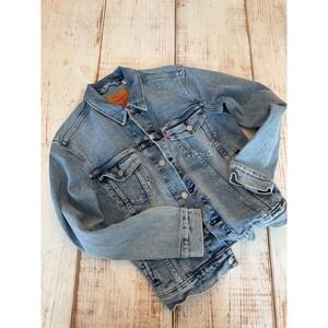 Levis Womens Denim Trucker Jacket Light Wash Blue XS WaterLess Jean Jacket